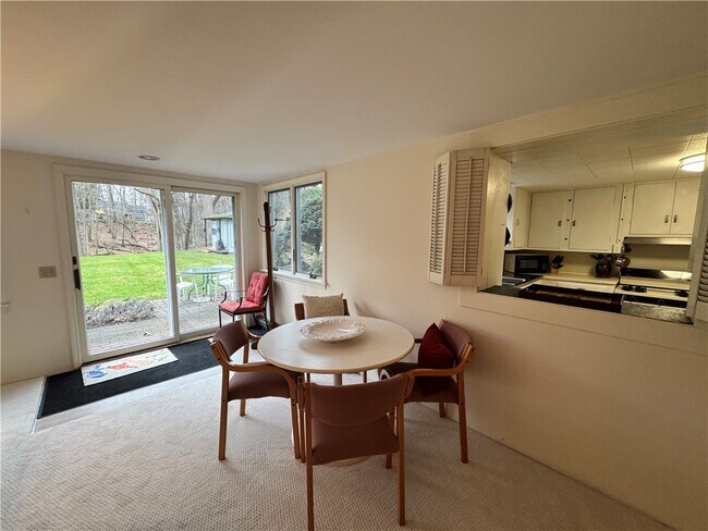 Foto del edificio - 333 Colebrook Dr