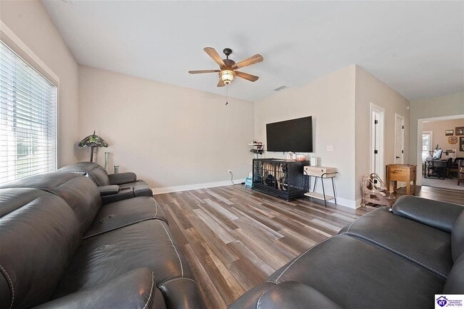 Building Photo - 1708 W Crocus Dr