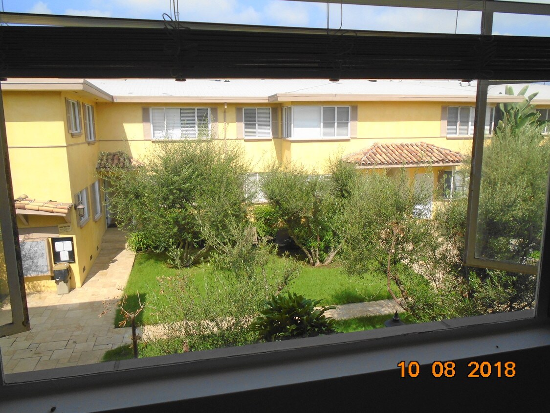 Foto principal - 3160 S Barrington Ave