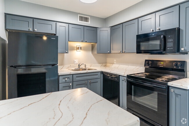 2BD, 1BA - 875SF - Kitchen - Bradenton Palms