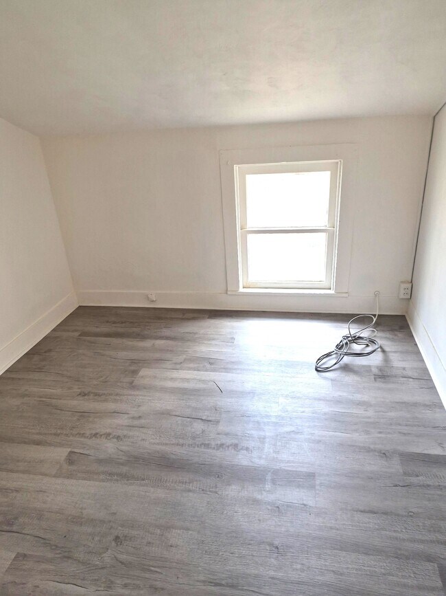 Foto del edificio - 501 E 7th St