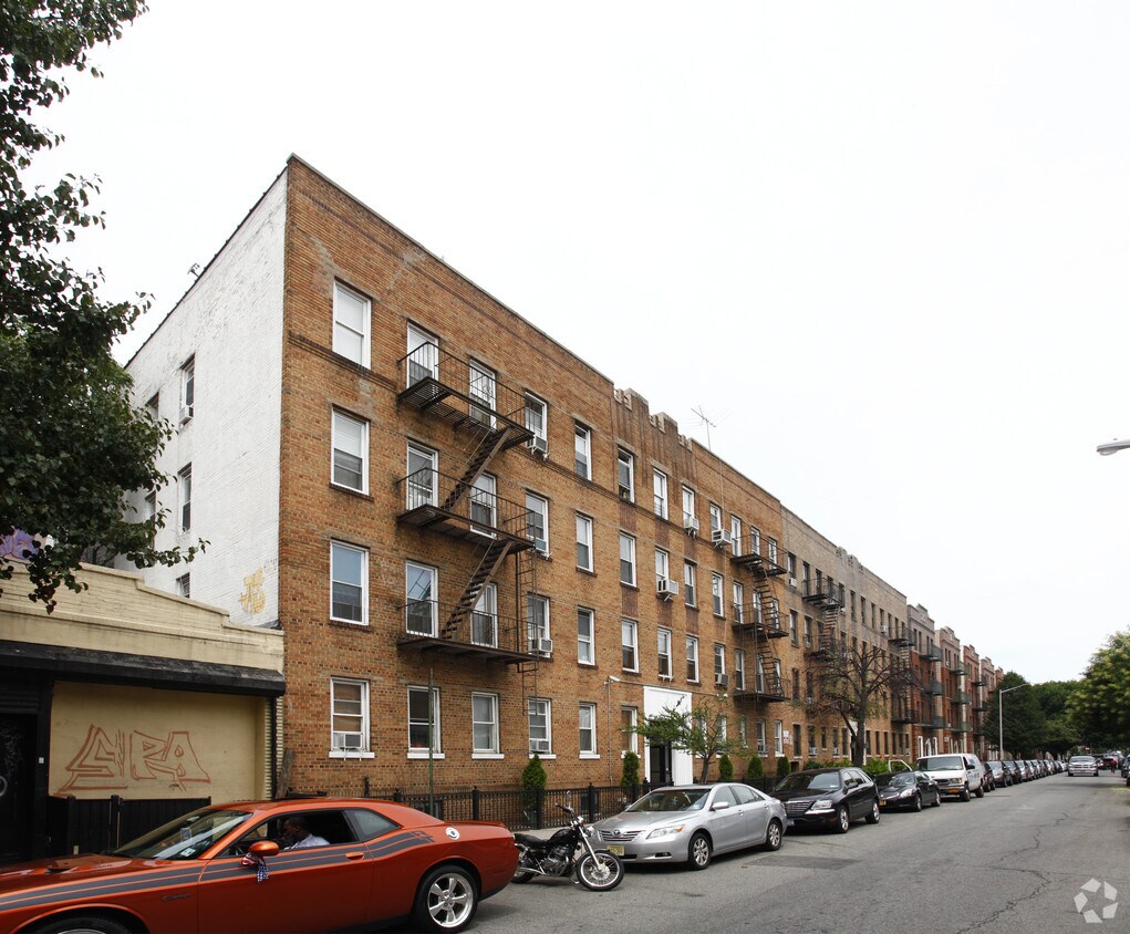 Primary Photo - 31-78 34th St