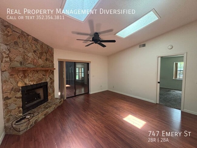 Building Photo - 747 Emery St