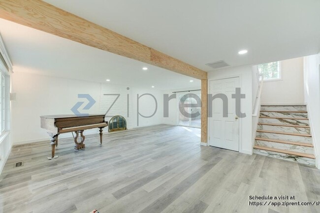 Building Photo - 12225 105th Ave NE