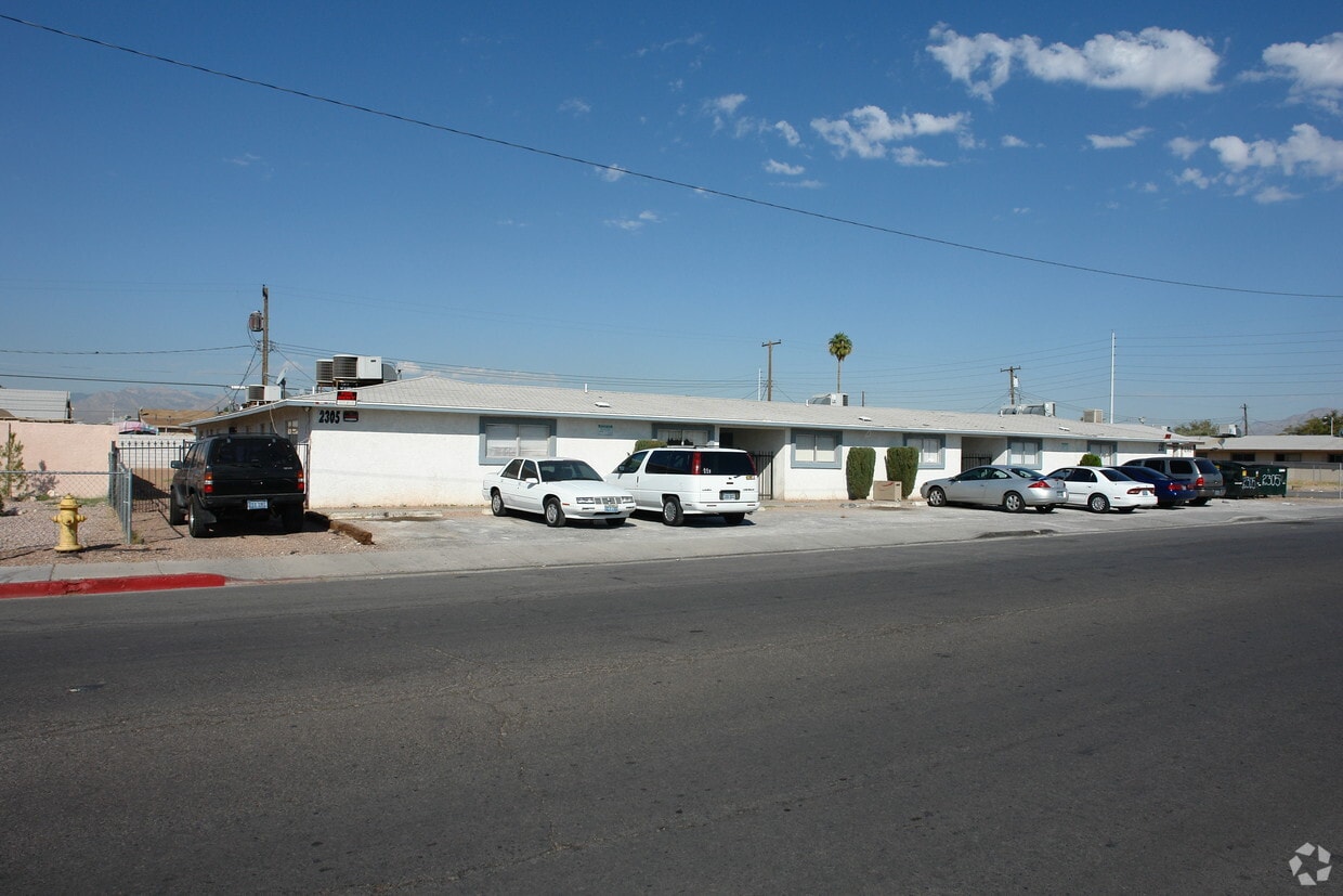Primary Photo - 2305 Statz St