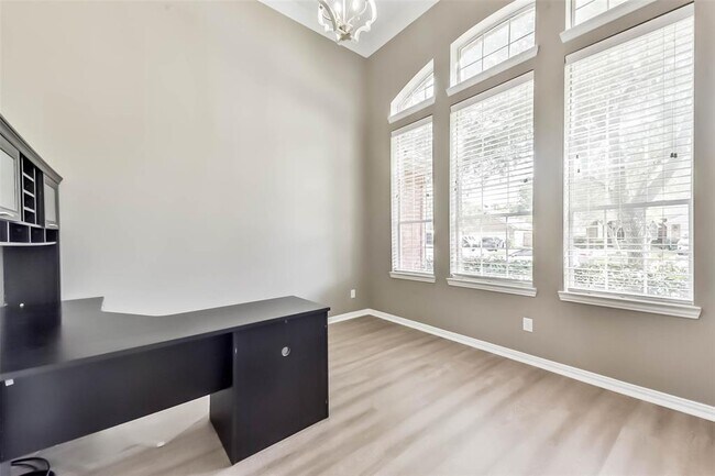 Foto del edificio - 2812 Chinaberry Park Ln