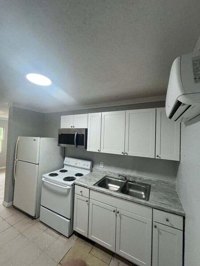 Foto del edificio - Nice 2BR/1BA Duplex Near Schools in Winter Haven!