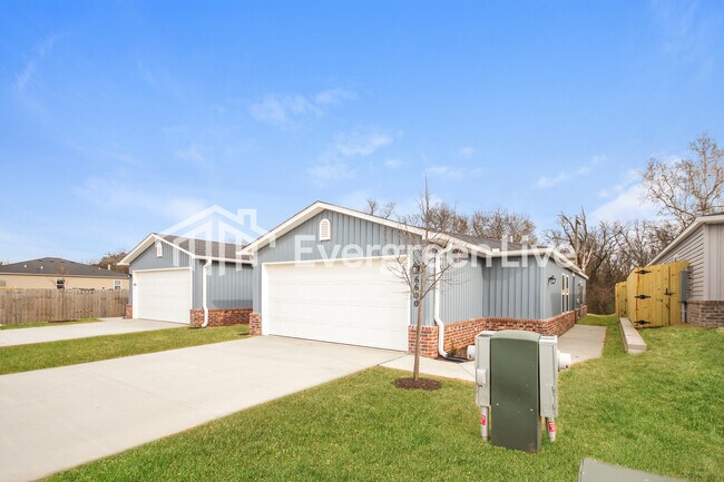 Foto del edificio - 6600 NW Kathleen St