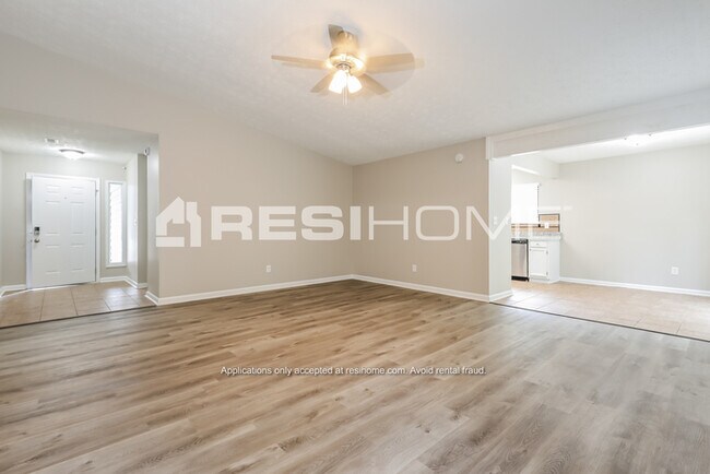 Foto del edificio - 540 Blue Cedar Ct