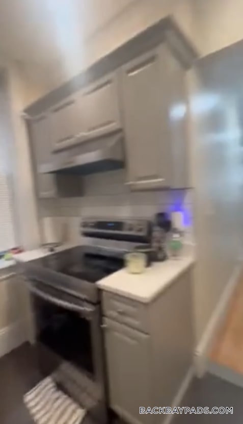 Building Photo - 913 Boylston St