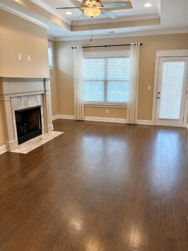 Foto del edificio - 8242 Roy Ln