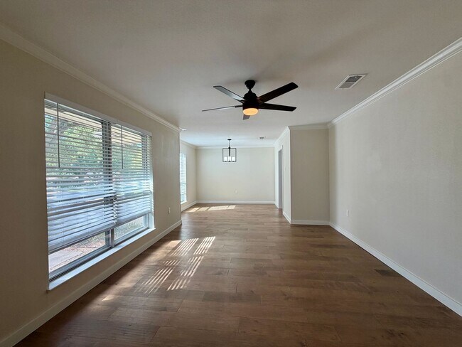 Foto del edificio - 3401 Oakridge Ln