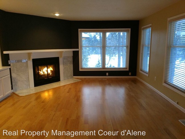 Building Photo - 10421 N Lakeview Dr