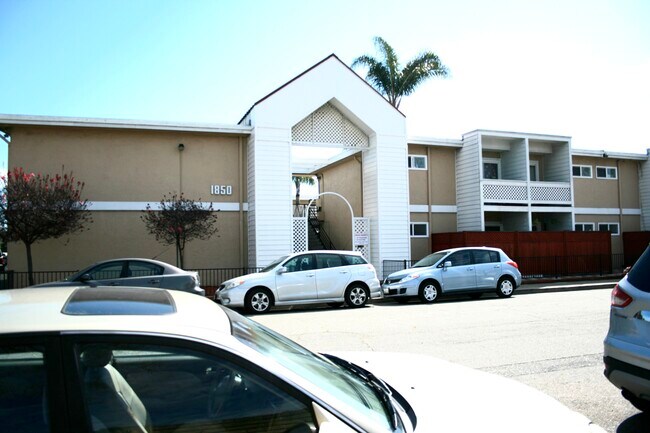 Building Photo - 1850 Thau Way