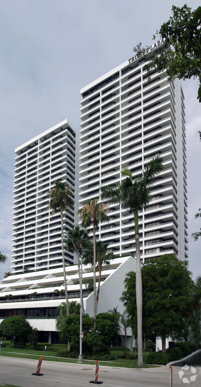 Building Photo - The Plaza of the Palm Beaches