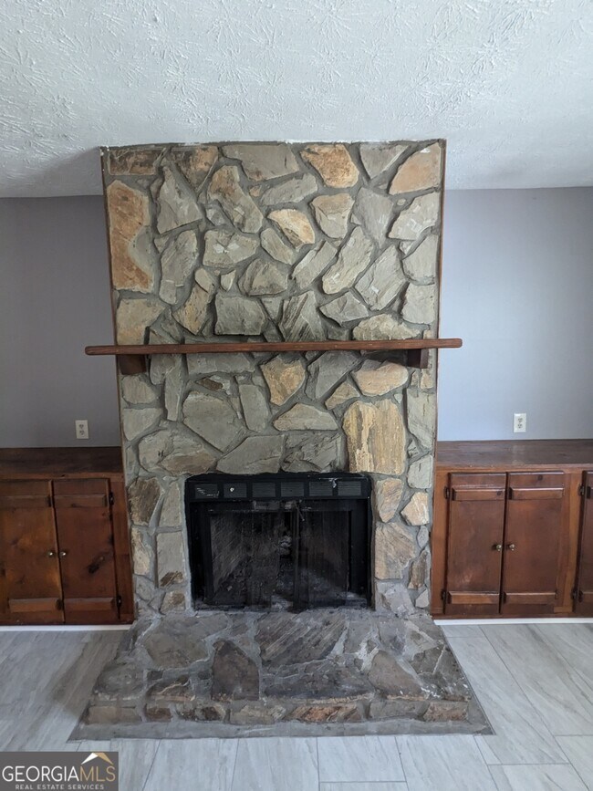 Building Photo - 5695 Liberty Rd