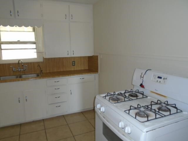 Building Photo - 2210 Juanita Ave