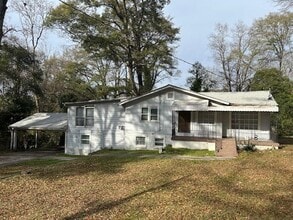 Building Photo - 418 Holly Dr SE