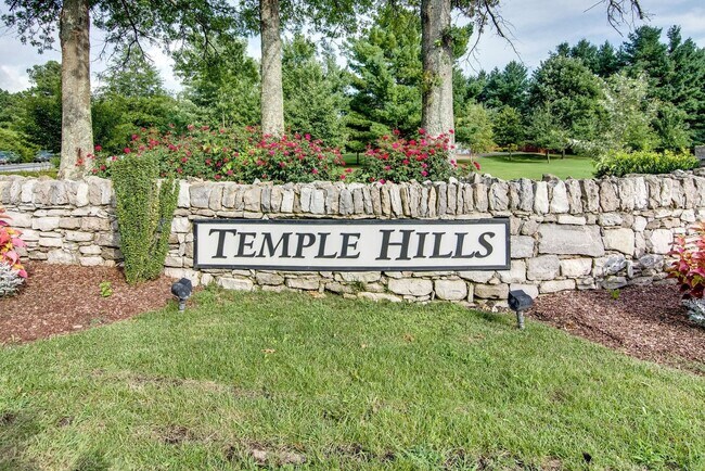 Stunning 3BR/2BA home in the desirable Temple Hills Golf Community! - Stunning 3BR/2BA home in the desirable Temple Hills Golf Community!