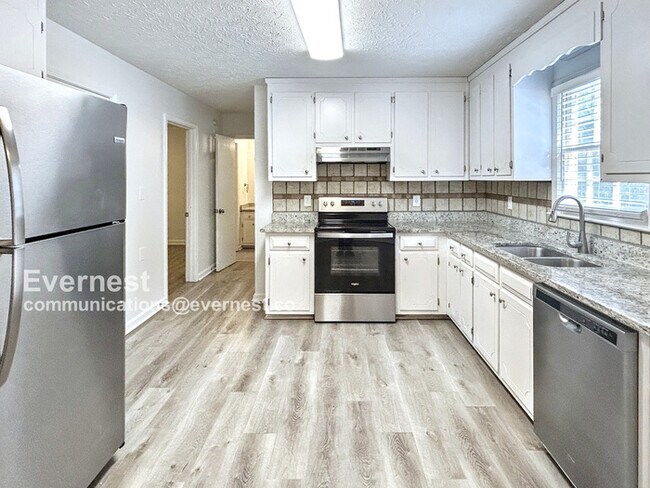 Foto del edificio - 704 Wilkes Dr