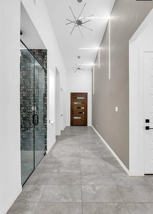 Building Photo - Luxury Living in Hyde Park – Edinburg/McAl...