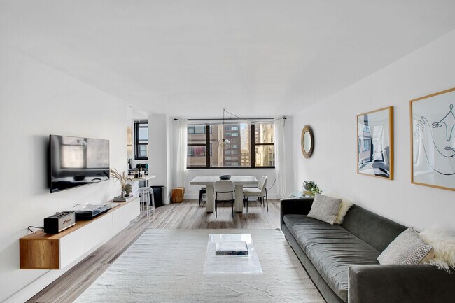 Foto del edificio - 330 W 58th St