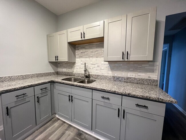 Foto del edificio - 1355 S Springfield Ave