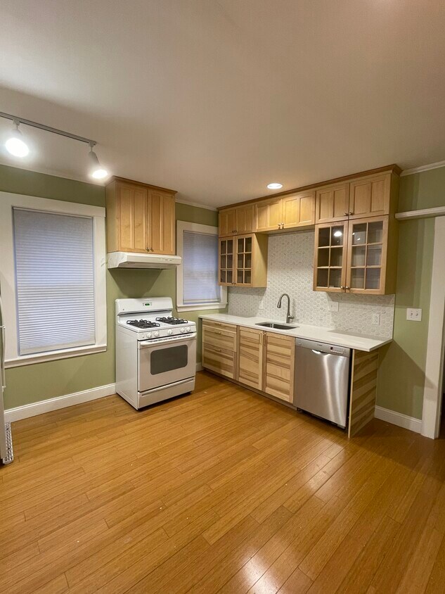 105 Bow St Unit 1, Arlington, MA 02474 Condo for Rent in Arlington