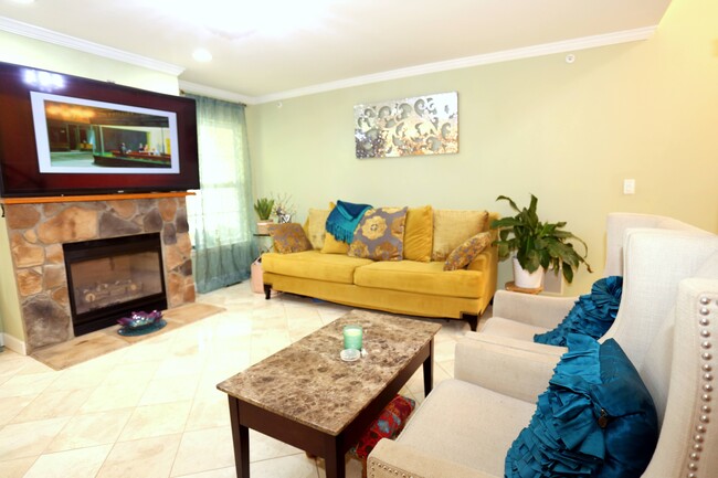 Living Room - 3038 King Ct