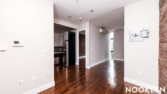 Foto del edificio - 121 Woodbine St