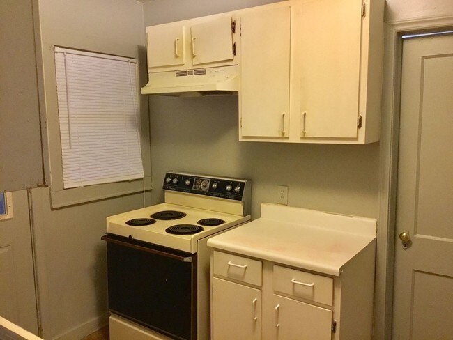 Building Photo - 2 br, 1 bath House - 1421 NE 17th St