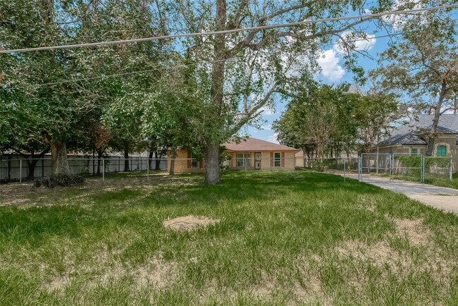 Building Photo - 19457 Lazy Ln