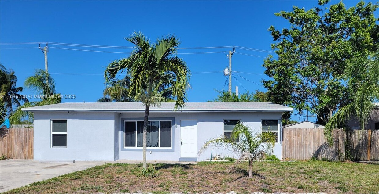 Foto principal - 2560 NE 8th Terrace