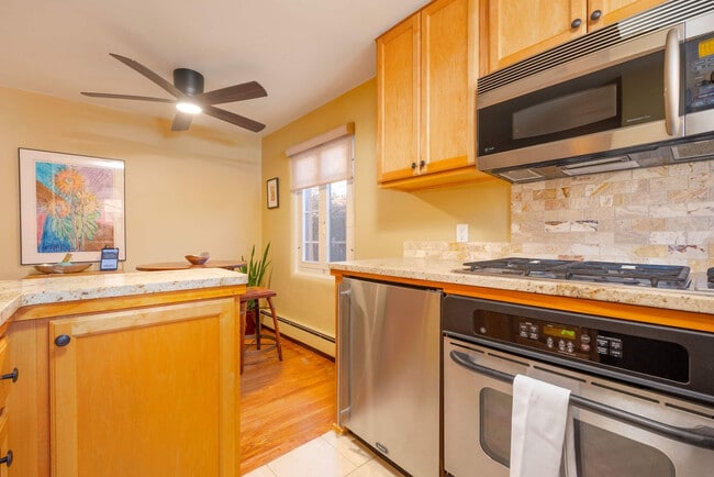 Building Photo - 325 Sena St