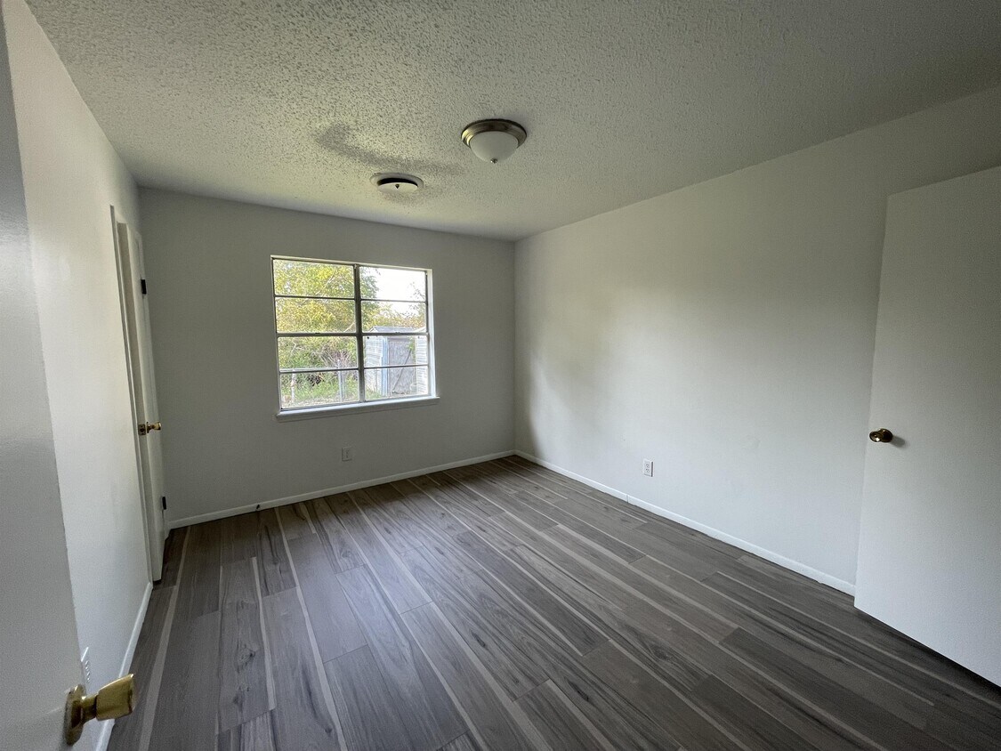 Foto principal - 102 Butler Ave
