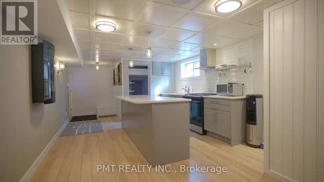 Building Photo - 94 Glenhaven St