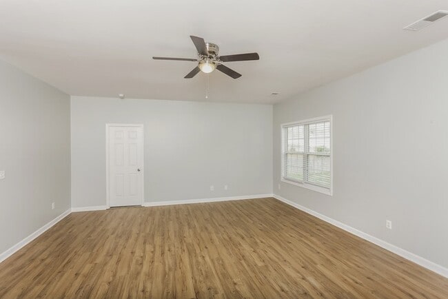 Building Photo - Lovely 4 Bedroom in Irmo