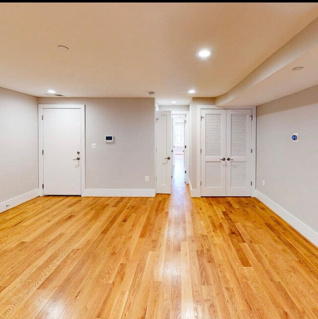 Building Photo - 521 Kennedy St NW