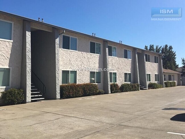 Foto del edificio - Lake Boulevard Apartment Homes