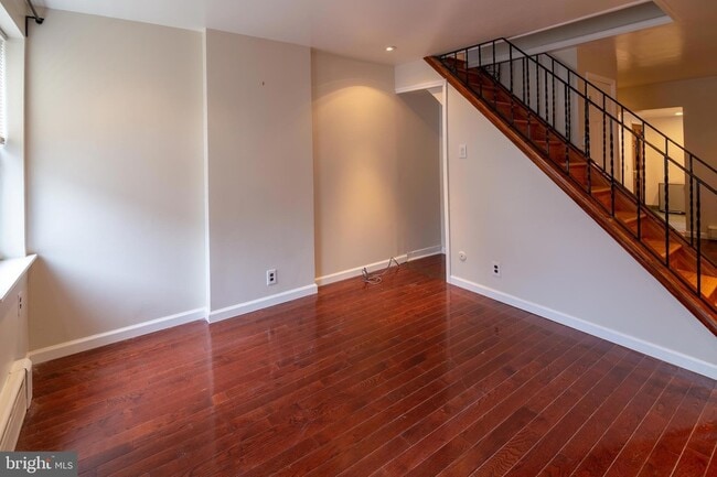 Building Photo - 166 Sigel St