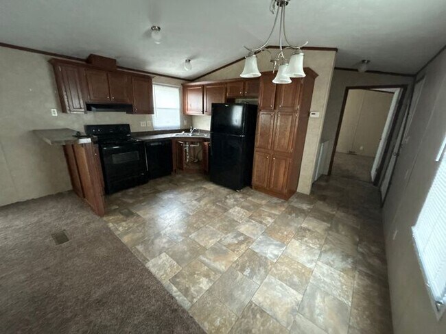Building Photo - Mobile Home For Sale in Newton, KS