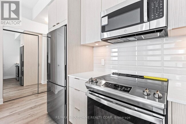 Photo du bâtiment - 430-1430 Square One Dr