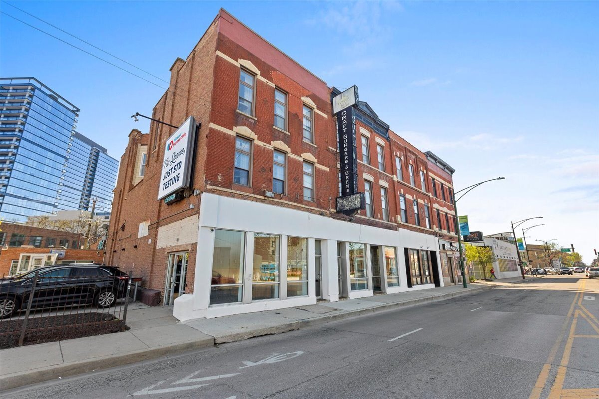 Primary Photo - 1582 N Clybourn Ave