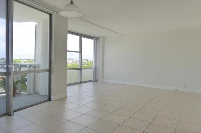 Foto del edificio - 900 Bay Dr