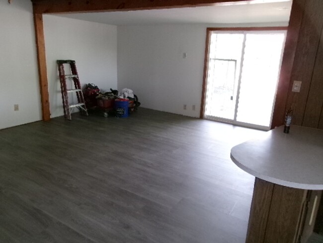 Foto del edificio - Large 1700 SF 3 bed 2 bath home