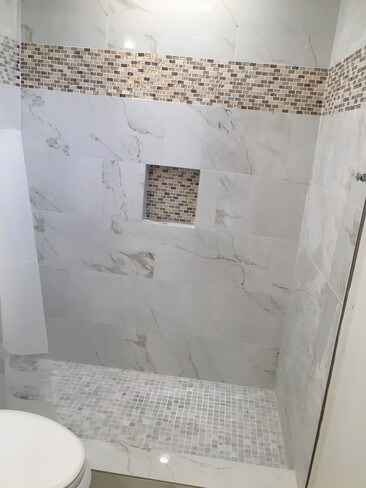 Baño del apartamento 2 - 1878 NW 24th St