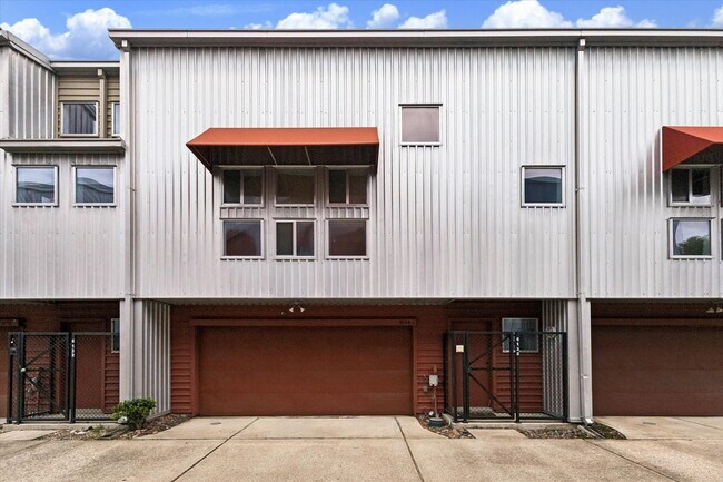 Foto del edificio - 6130 Grand Blvd