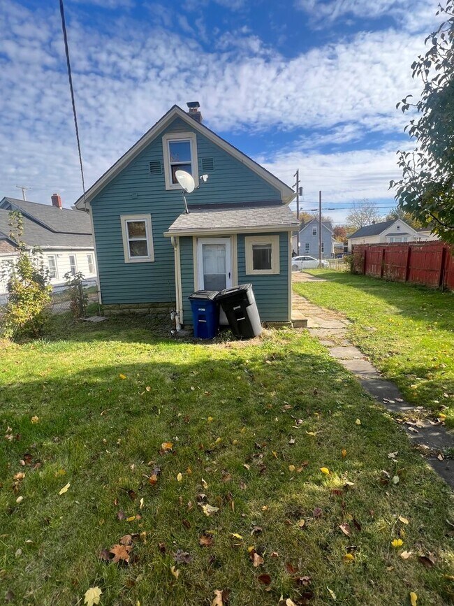 Building Photo - Embrace Comfort and Convenience in this 2-...