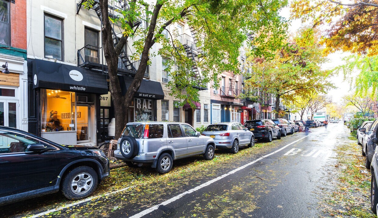 Vista a la calle - 267 E Tenth St