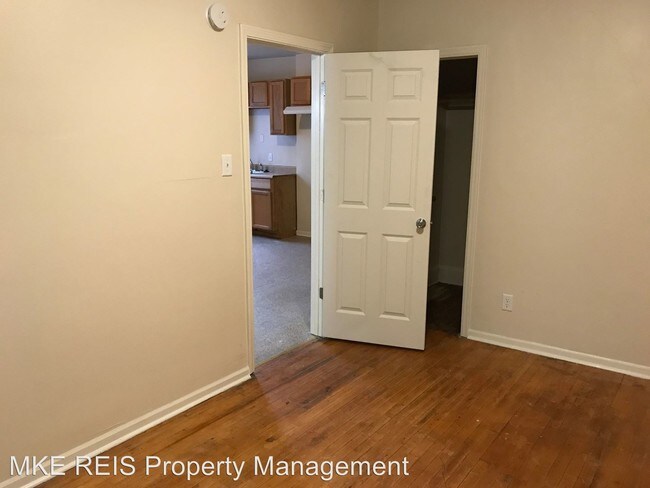 Foto del edificio - 3834 N Port Washington Rd